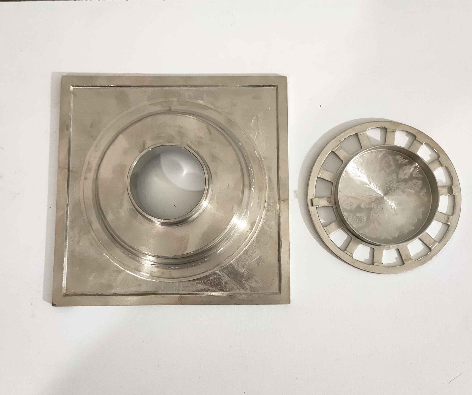 Engraved Silver Floor drain - Image 5