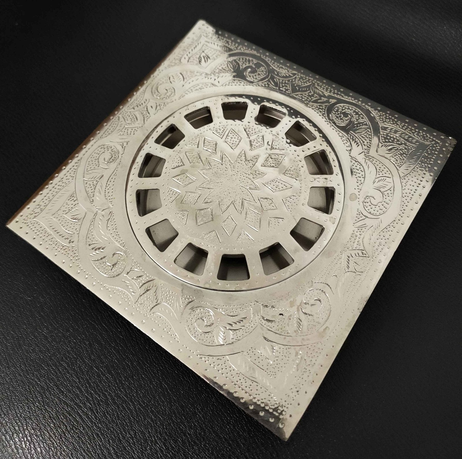 Engraved Silver Floor drain - Image 3