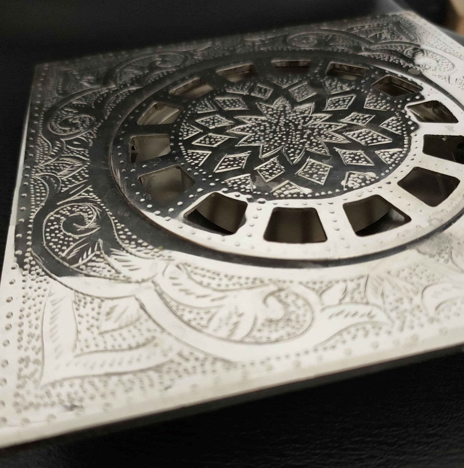 Engraved Silver Floor drain - Image 4